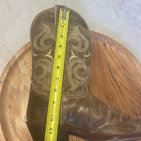 Authentic Justin - Picture 13 of 15